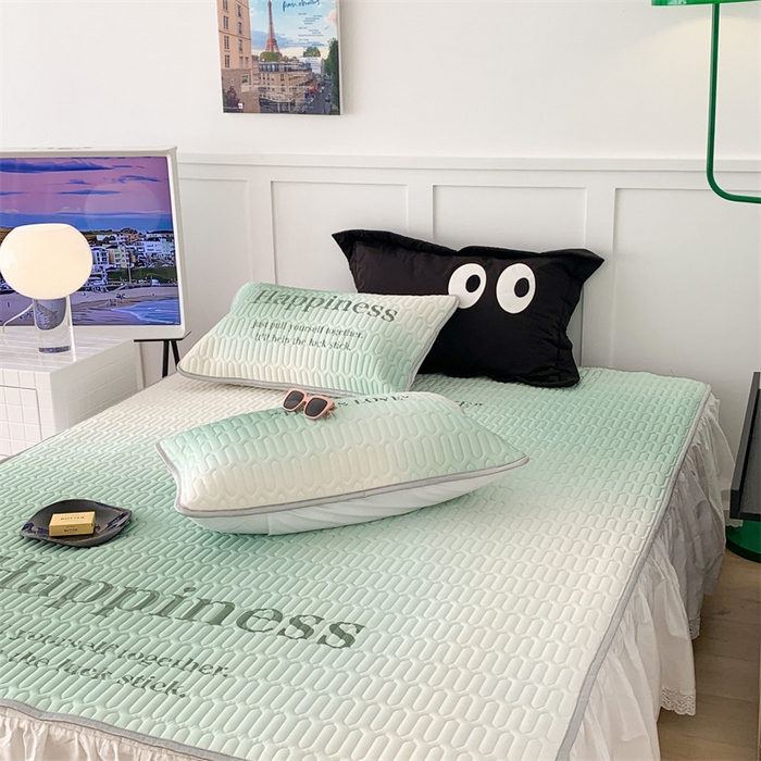 91家纺网 家纺一手货源 找家纺 昔可家纺 2023新款ins简约风乳胶凉席 渐变绿字母