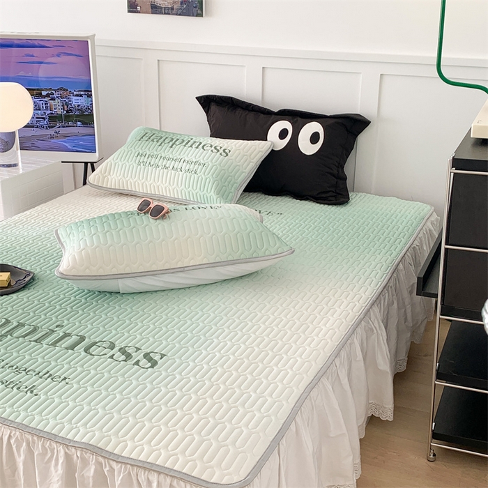 91家纺网 家纺一手货源 找家纺 昔可家纺 2023新款ins简约风乳胶凉席 渐变绿字母