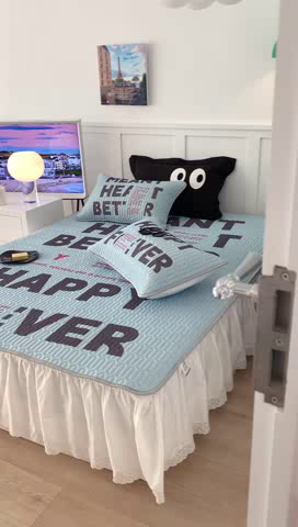 91家纺网 家纺一手货源 找家纺 昔可家纺 2023新款ins简约风乳胶凉席 蓝色字母