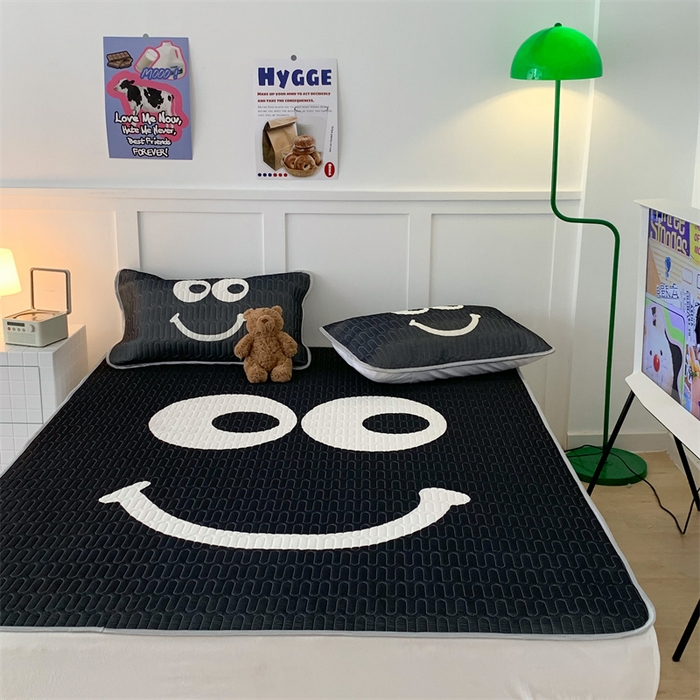 91家纺网 家纺一手货源 找家纺 昔可家纺 2023新款大版卡通乳胶凉席第二批 黑色笑脸