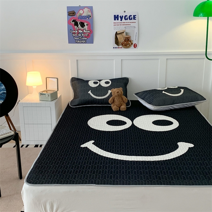 91家纺网 家纺一手货源 找家纺 昔可家纺 2023新款大版卡通乳胶凉席第二批 黑色笑脸