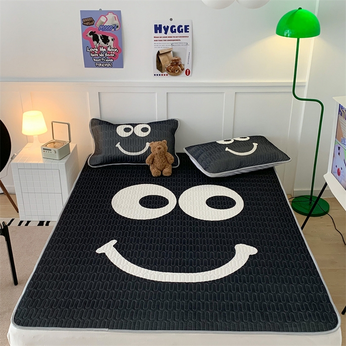 91家纺网 家纺一手货源 找家纺 昔可家纺 2023新款大版卡通乳胶凉席第二批 黑色笑脸