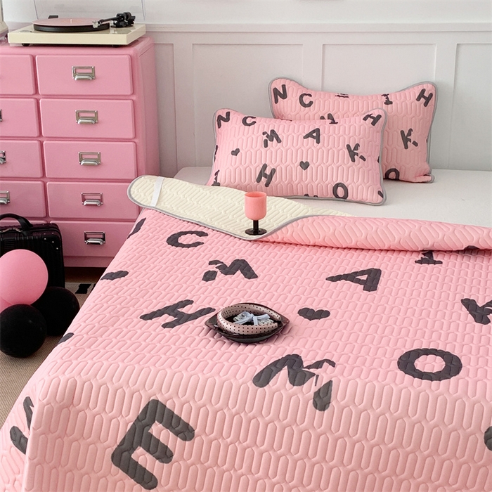 91家纺网 家纺一手货源 找家纺 昔可家纺 2023新款甜酷黑粉系列乳胶凉席 黑粉字母