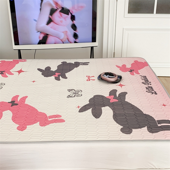 91家纺网 家纺一手货源 找家纺 昔可家纺 2023新款甜酷黑粉系列乳胶凉席 黑粉字母