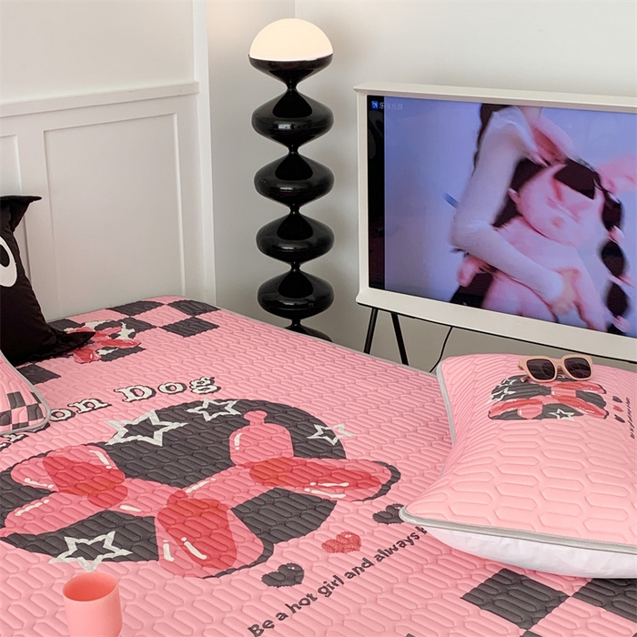 91家纺网 家纺一手货源 找家纺 昔可家纺 2023新款甜酷黑粉系列乳胶凉席 气球狗狗