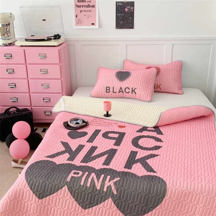 91家纺网 家纺一手货源 找家纺 昔可家纺 2023新款甜酷黑粉系列乳胶凉席 千禧甜酷字母