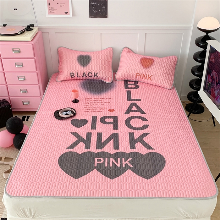 91家纺网 家纺一手货源 找家纺 昔可家纺 2023新款甜酷黑粉系列乳胶凉席 千禧甜酷字母