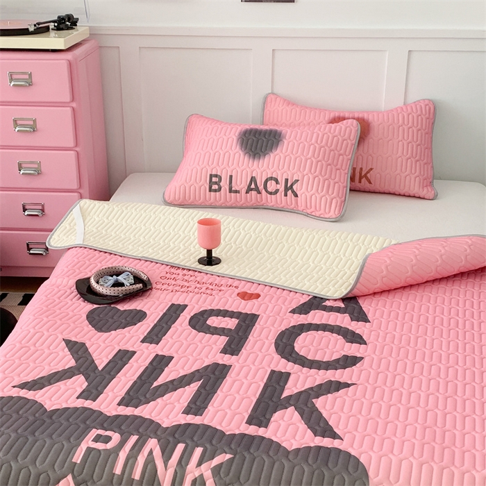 91家纺网 家纺一手货源 找家纺 昔可家纺 2023新款甜酷黑粉系列乳胶凉席 千禧甜酷字母