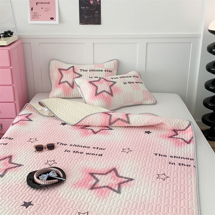 91家纺网 家纺一手货源 找家纺 昔可家纺 2023新款甜酷黑粉系列乳胶凉席 甜酷粉星