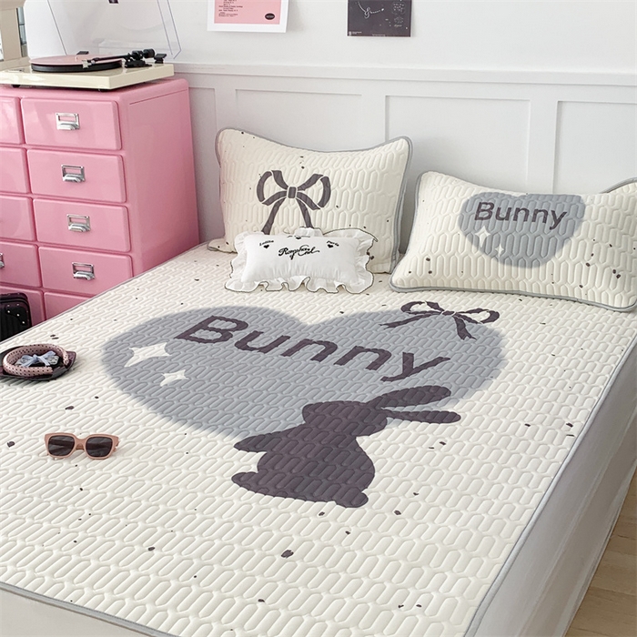 91家纺网 家纺一手货源 找家纺 昔可家纺 2023新款甜酷黑粉系列乳胶凉席 丝带黑兔