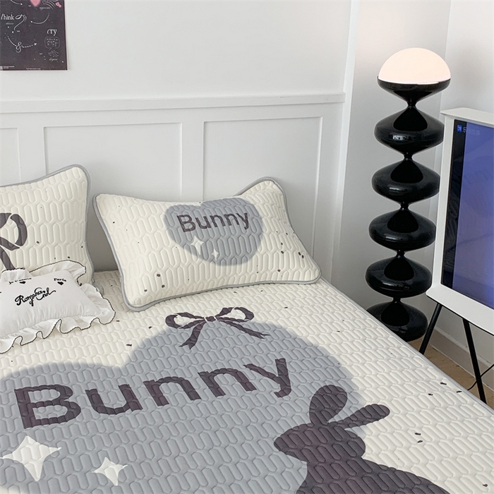 91家纺网 家纺一手货源 找家纺 昔可家纺 2023新款甜酷黑粉系列乳胶凉席 丝带黑兔