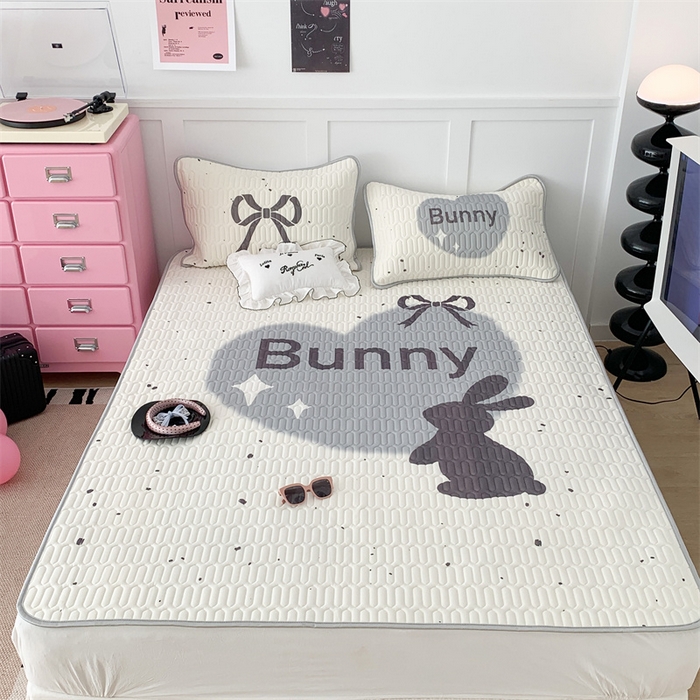 91家纺网 家纺一手货源 找家纺 昔可家纺 2023新款甜酷黑粉系列乳胶凉席 丝带黑兔