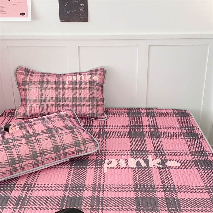 91家纺网 家纺一手货源 找家纺 昔可家纺 2023新款甜酷黑粉系列乳胶凉席 甜酷黑粉学院格