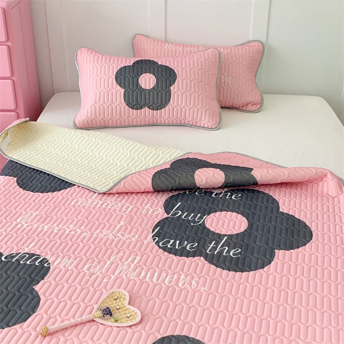 91家纺网 家纺一手货源 找家纺 昔可家纺 2023新款甜酷黑粉系列乳胶凉席 甜酷黑粉花花