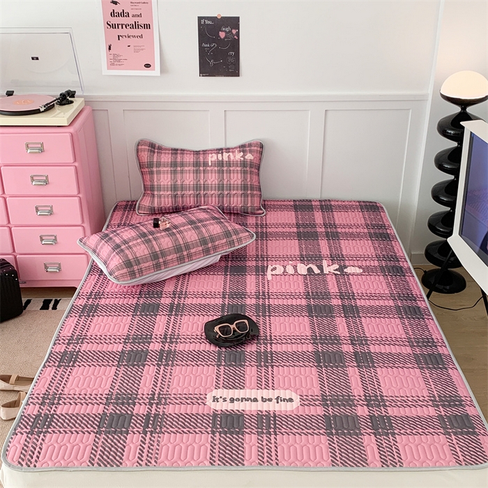 91家纺网 家纺一手货源 找家纺 昔可家纺 2023新款甜酷黑粉系列乳胶凉席 甜酷黑粉学院格