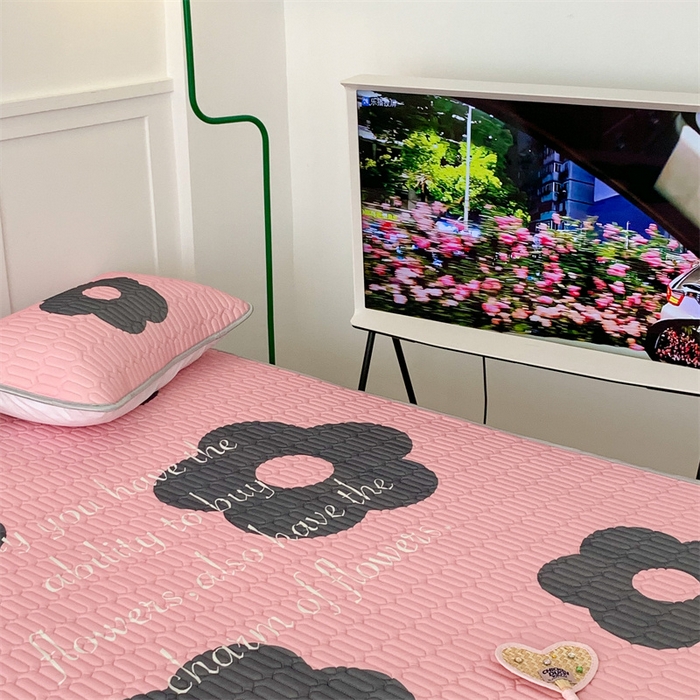 91家纺网 家纺一手货源 找家纺 昔可家纺 2023新款甜酷黑粉系列乳胶凉席 甜酷黑粉花花