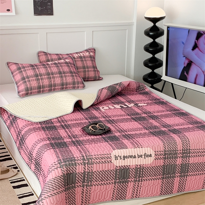 91家纺网 家纺一手货源 找家纺 昔可家纺 2023新款甜酷黑粉系列乳胶凉席 甜酷黑粉学院格