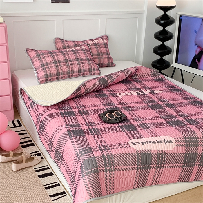 91家纺网 家纺一手货源 找家纺 昔可家纺 2023新款甜酷黑粉系列乳胶凉席 甜酷黑粉学院格