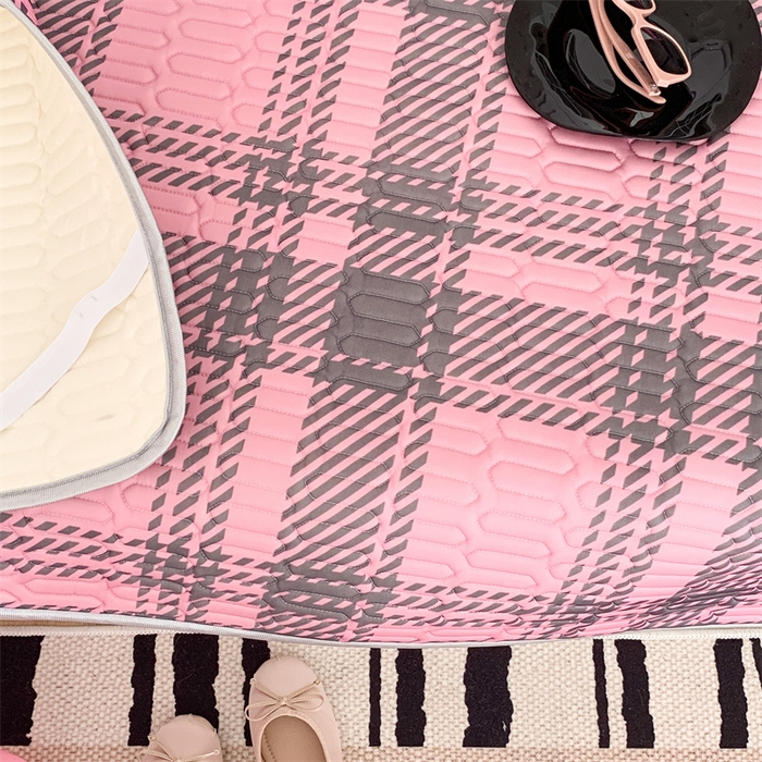 91家纺网 家纺一手货源 找家纺 昔可家纺 2023新款甜酷黑粉系列乳胶凉席 甜酷黑粉学院格