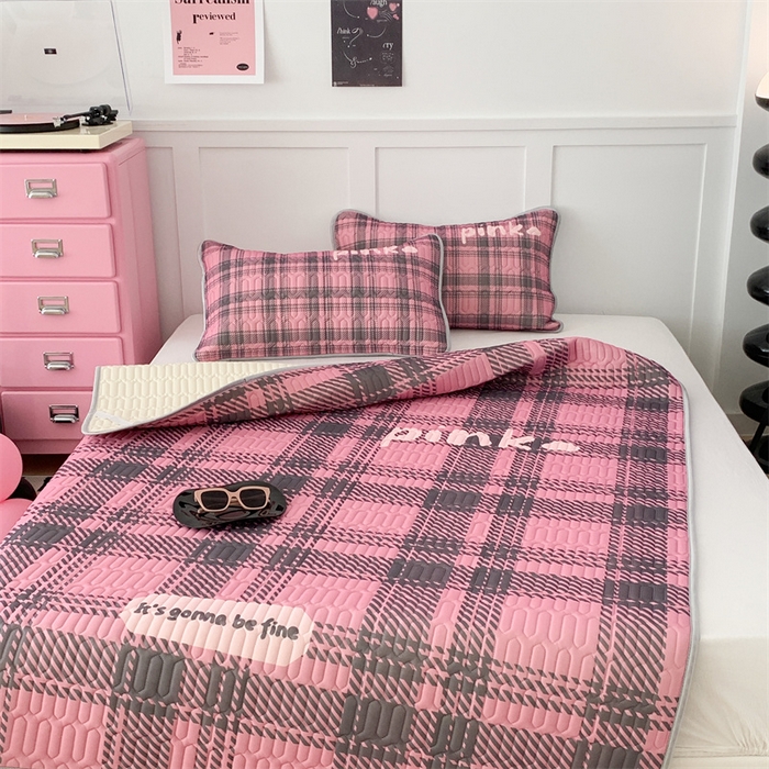 91家纺网 家纺一手货源 找家纺 昔可家纺 2023新款甜酷黑粉系列乳胶凉席 甜酷黑粉学院格