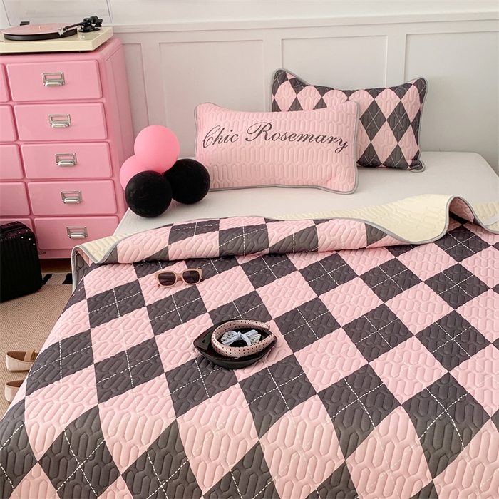 91家纺网 家纺一手货源 找家纺 昔可家纺 2023新款甜酷黑粉系列乳胶凉席 学院菱格黑粉色