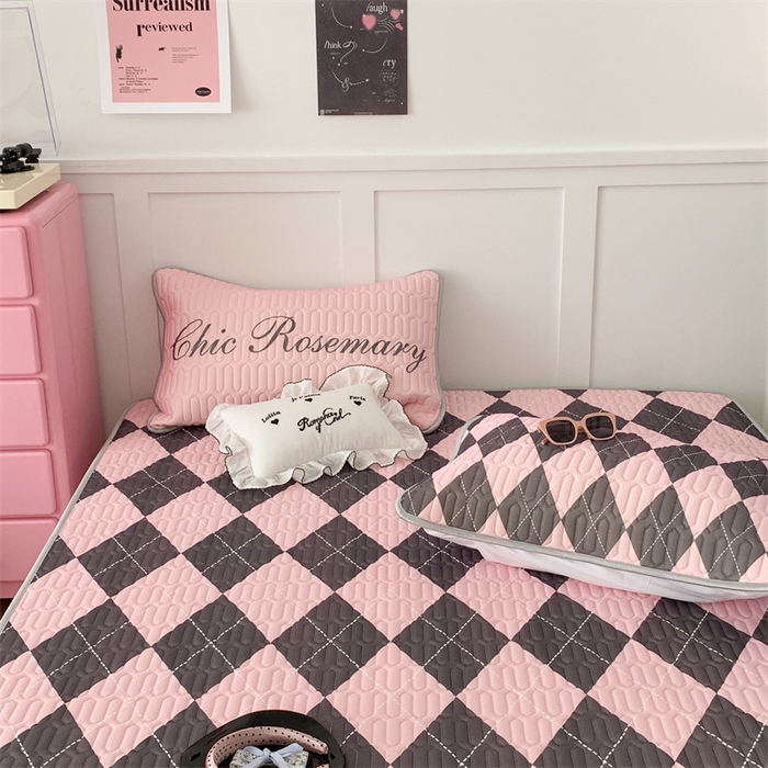 91家纺网 家纺一手货源 找家纺 昔可家纺 2023新款甜酷黑粉系列乳胶凉席 学院菱格黑粉色