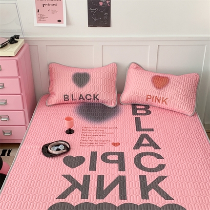 91家纺网 家纺一手货源 找家纺 昔可家纺 2023新款甜酷黑粉系列乳胶凉席 千禧甜酷字母