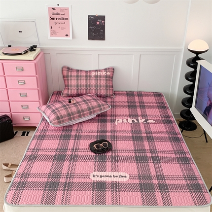 91家纺网 家纺一手货源 找家纺 昔可家纺 2023新款甜酷黑粉系列乳胶凉席 甜酷黑粉学院格