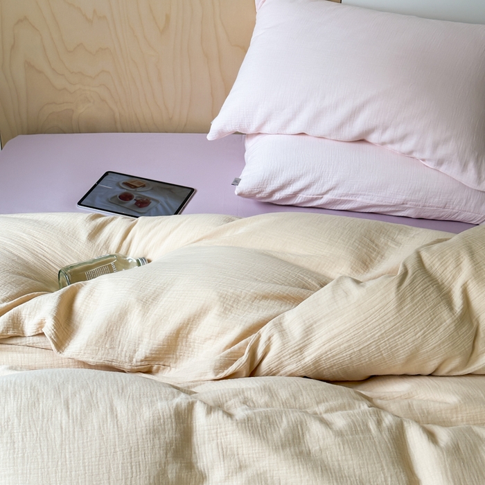 91家纺网 家纺一手货源 找家纺 玛奇朵 2023新品ins混搭风双层皱皱纱四件套 香草丝绒