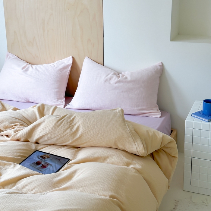 91家纺网 家纺一手货源 找家纺 玛奇朵 2023新品ins混搭风双层皱皱纱四件套 香草丝绒