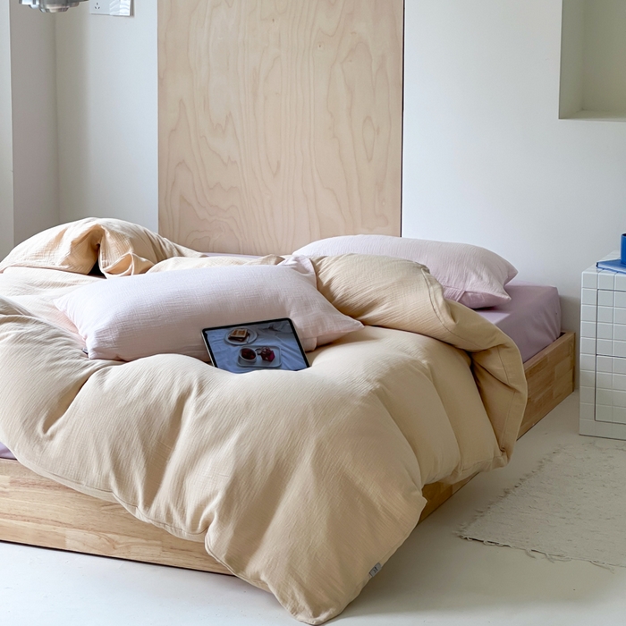 91家纺网 家纺一手货源 找家纺 玛奇朵 2023新品ins混搭风双层皱皱纱四件套 香草丝绒