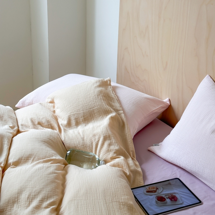 91家纺网 家纺一手货源 找家纺 玛奇朵 2023新品ins混搭风双层皱皱纱四件套 香草丝绒