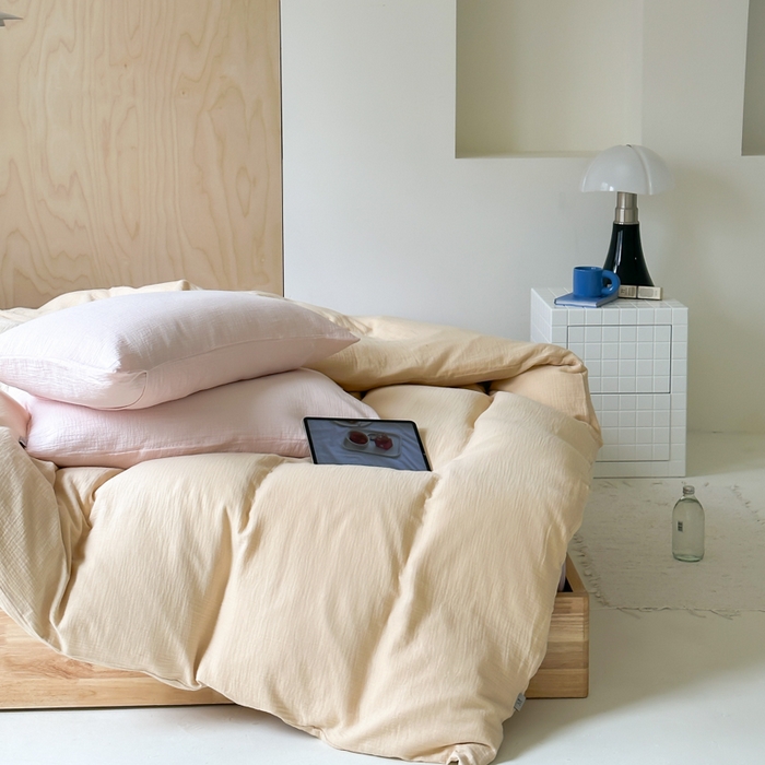 91家纺网 家纺一手货源 找家纺 玛奇朵 2023新品ins混搭风双层皱皱纱四件套 香草丝绒