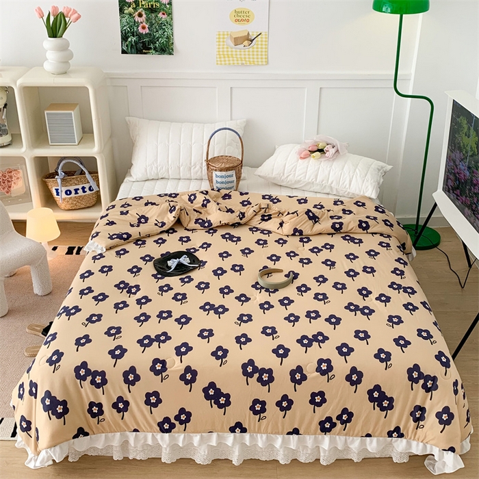 91家纺网 家纺一手货源 找家纺 昔可家纺 2023新款花边款云柔针织大豆夏被 山野莫奈