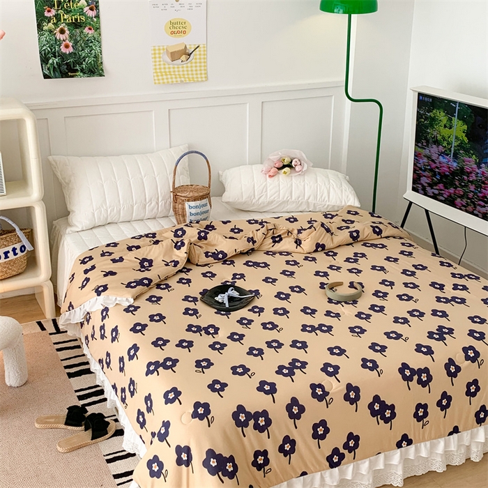 91家纺网 家纺一手货源 找家纺 昔可家纺 2023新款花边款云柔针织大豆夏被 山野莫奈