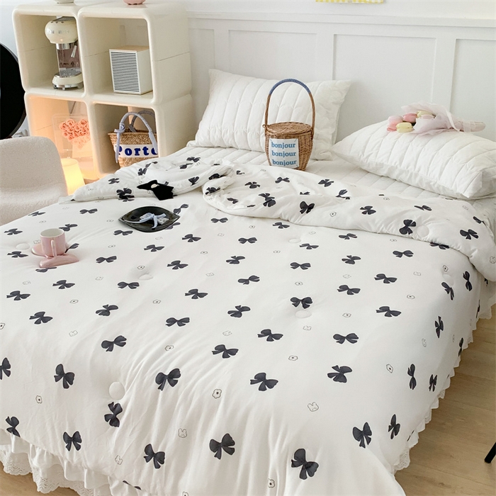 91家纺网 家纺一手货源 找家纺 昔可家纺 2023新款花边款云柔针织大豆夏被 小熊蝴蝶结黑