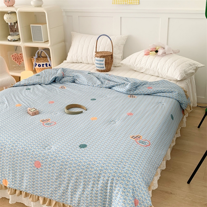 91家纺网 家纺一手货源 找家纺 昔可家纺 2023新款花边款云柔针织大豆夏被 心动小花