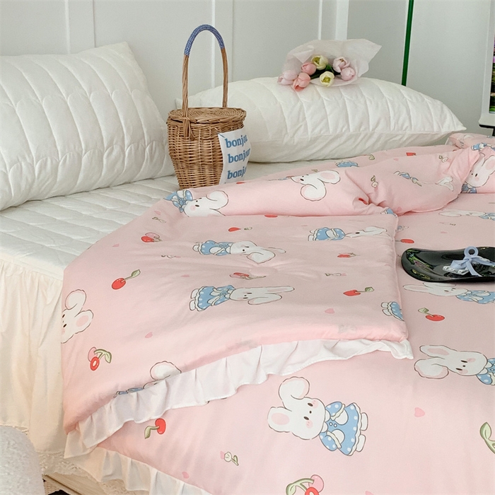 91家纺网 家纺一手货源 找家纺 昔可家纺 2023新款花边款云柔针织大豆夏被 樱桃兔几