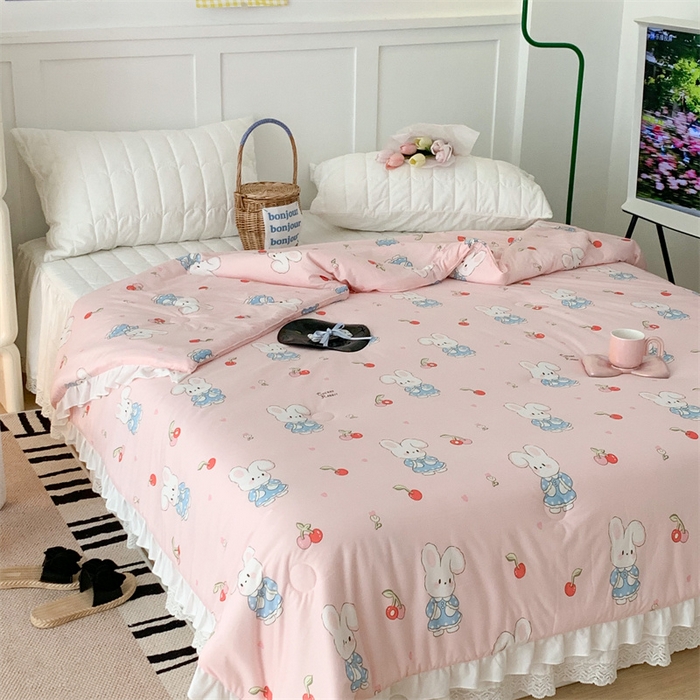 91家纺网 家纺一手货源 找家纺 昔可家纺 2023新款花边款云柔针织大豆夏被 樱桃兔几