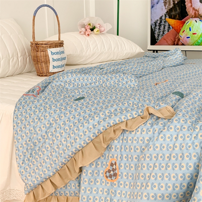 91家纺网 家纺一手货源 找家纺 昔可家纺 2023新款花边款云柔针织大豆夏被 心动小花