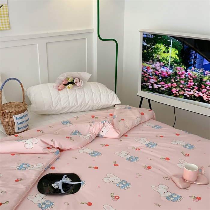 91家纺网 家纺一手货源 找家纺 昔可家纺 2023新款花边款云柔针织大豆夏被 樱桃兔几