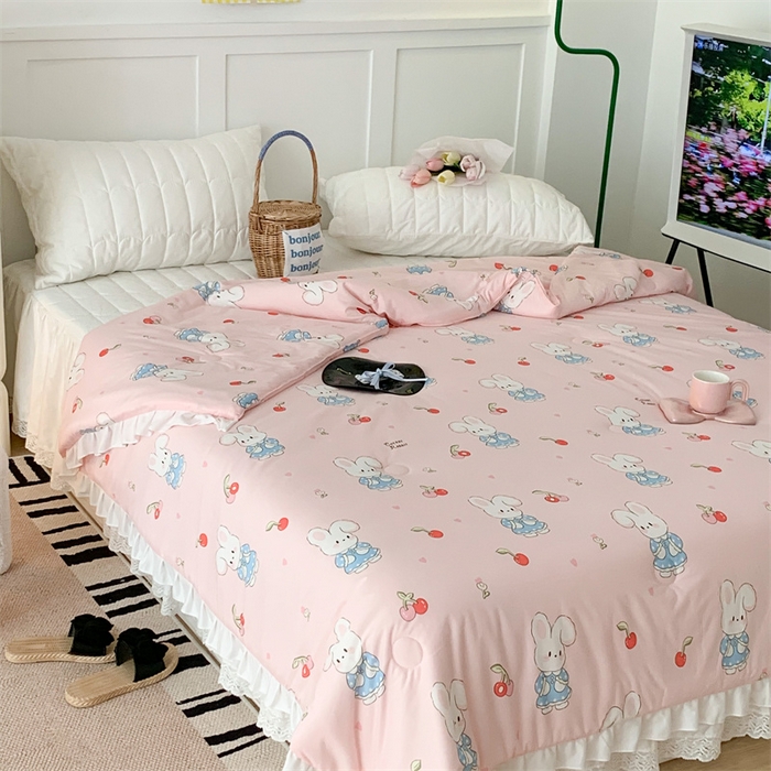 91家纺网 家纺一手货源 找家纺 昔可家纺 2023新款花边款云柔针织大豆夏被 樱桃兔几