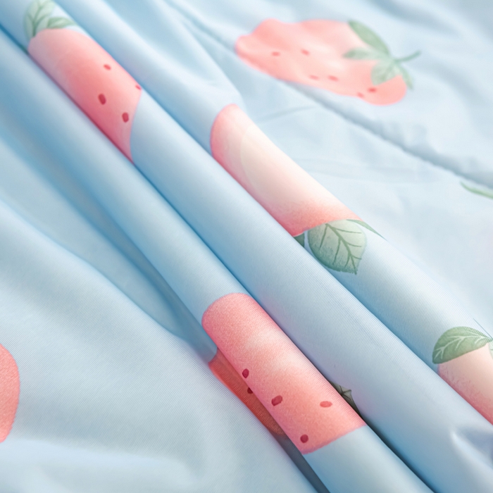 91家纺网 家纺一手货源 找家纺 云家 2023新款豆豆被空调被薄被子夏凉被夏季单人学生宿舍夏被可机洗 凉感丝草莓小兔蓝