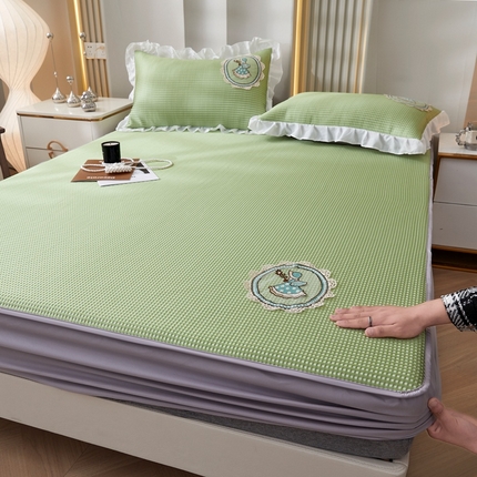 91家纺网 家纺一手货源 找家纺 家之硕2024新款A类华夫格冰爽软床笠款花边凉席三件套抹茶绿