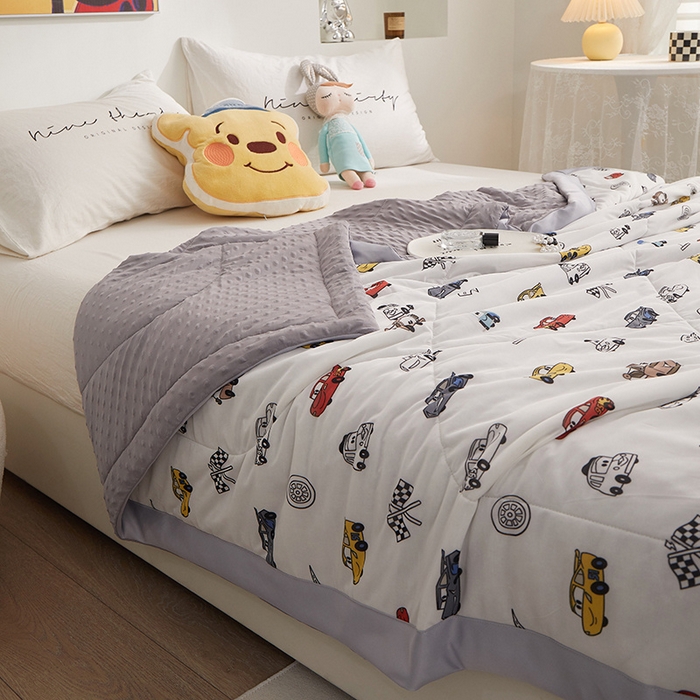 91家纺网 家纺一手货源 找家纺 一米阳光 2023新款凉感丝豆豆款包边夏被 疯狂赛车