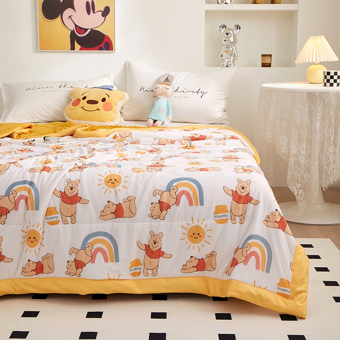 91家纺网 家纺一手货源 找家纺 一米阳光 2023新款凉感丝豆豆款包边夏被 彩虹维尼