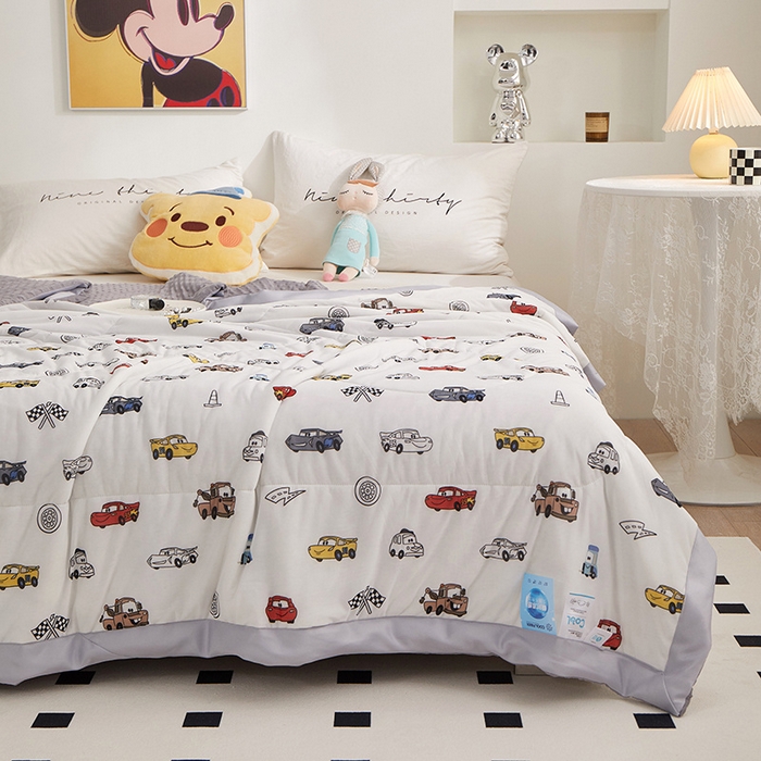 91家纺网 家纺一手货源 找家纺 一米阳光 2023新款凉感丝豆豆款包边夏被 疯狂赛车