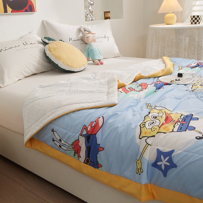 91家纺网 家纺一手货源 找家纺 一米阳光 2023新款凉感丝豆豆款包边夏被 海绵宝宝