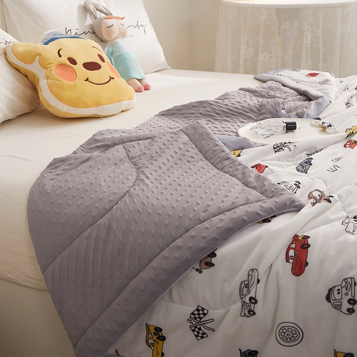 91家纺网 家纺一手货源 找家纺 一米阳光 2023新款凉感丝豆豆款包边夏被 疯狂赛车