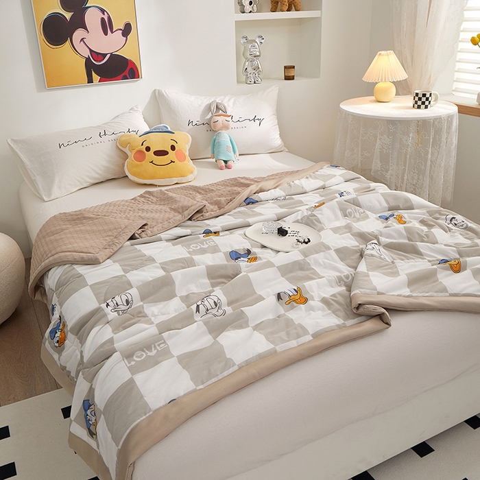 91家纺网 家纺一手货源 找家纺 一米阳光 2023新款凉感丝豆豆款包边夏被 棋盘唐老鸭